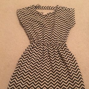 Black and cream chevron print
